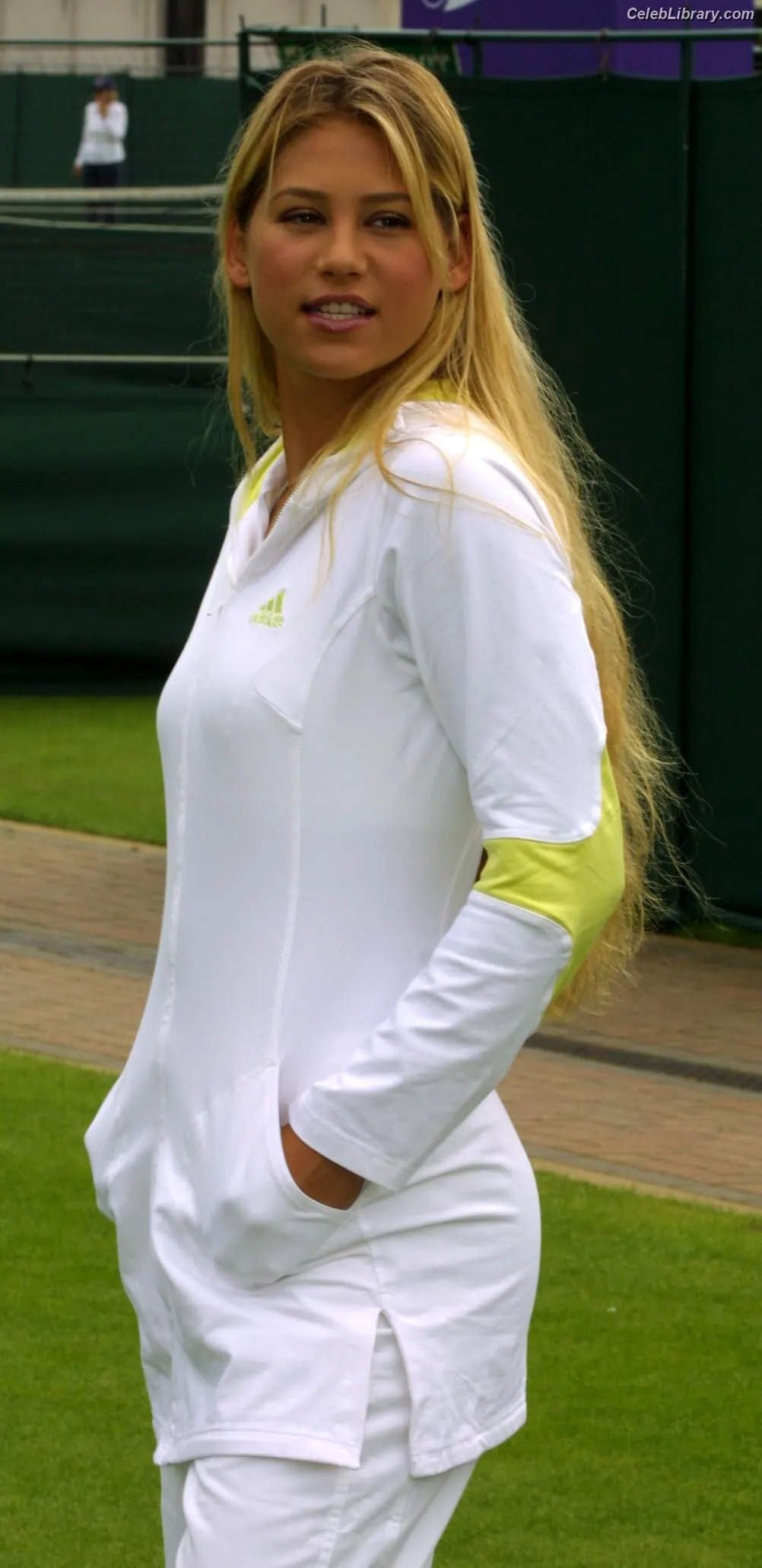 Anna Kournikova photo 12 of 230