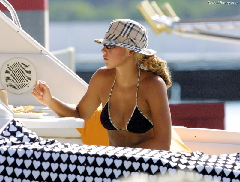 Anna Kournikova photo 2 of 232