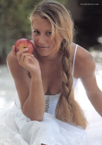 Anna Kournikova photo 1 of 232