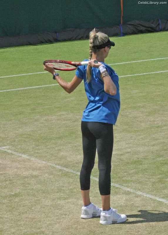 Anna Kournikova photo 3 of 232