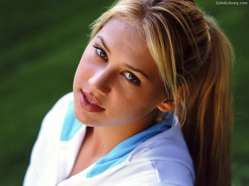 Anna Kournikova photo 2 of 232