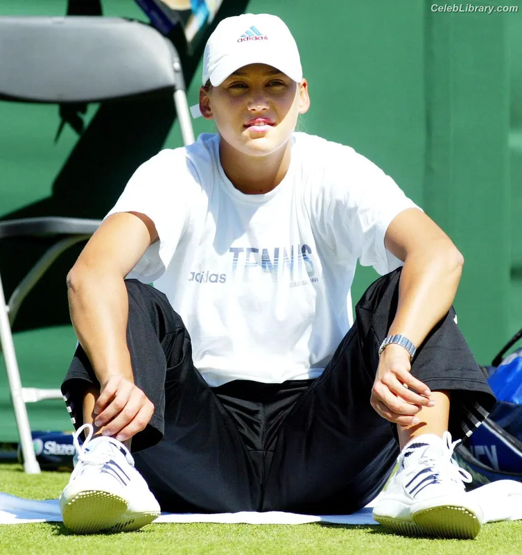 Anna Kournikova photo 16 of 232