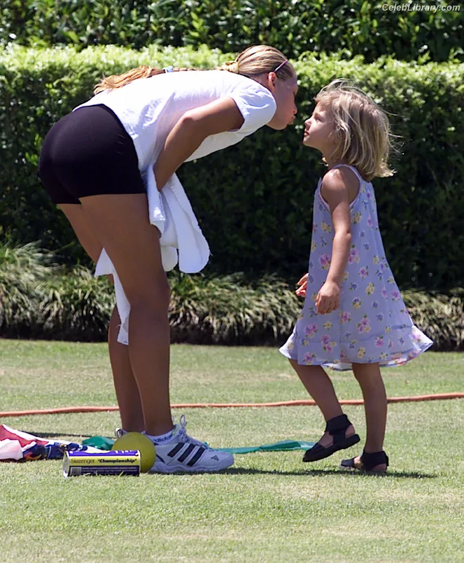 Anna Kournikova photo 4 of 232