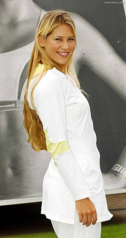 Anna Kournikova photo 2 of 232