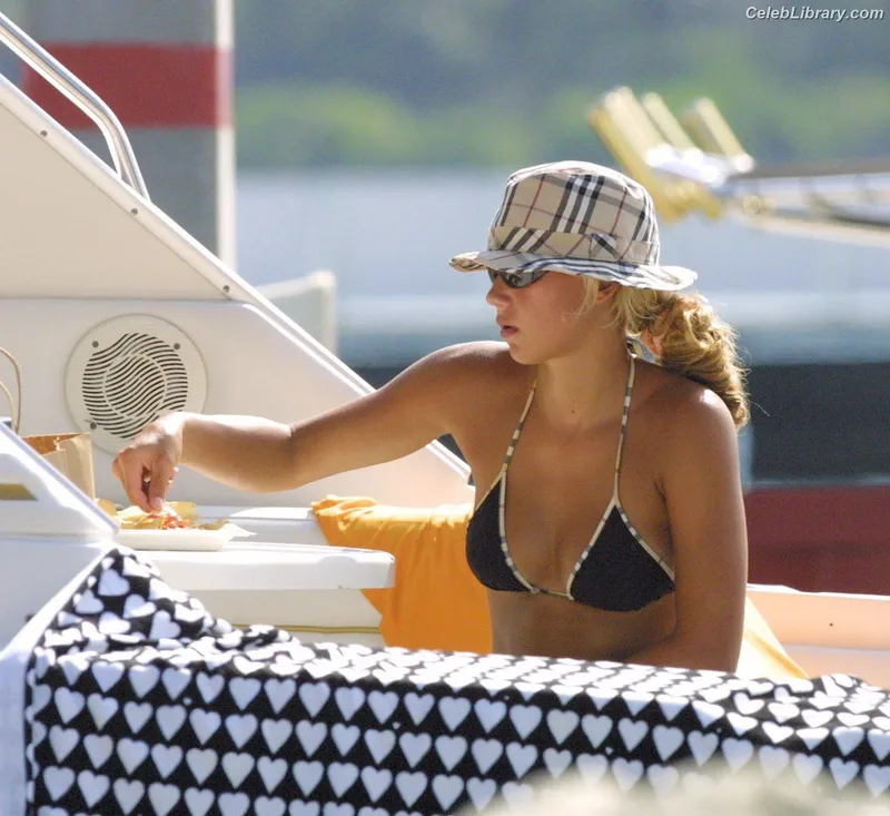 Anna Kournikova photo 14 of 232
