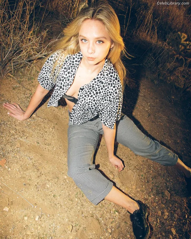 Anna Lore photo 3 of 147