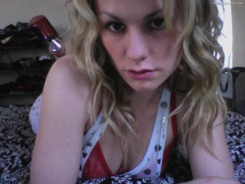 Anna Paquin photo 2 of 15