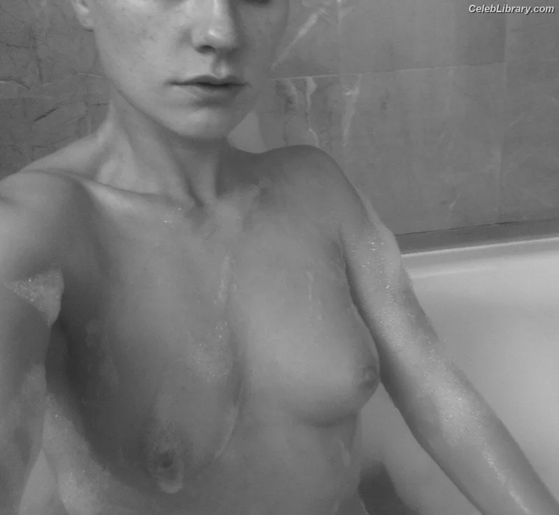 Anna Paquin photo 5 of 15