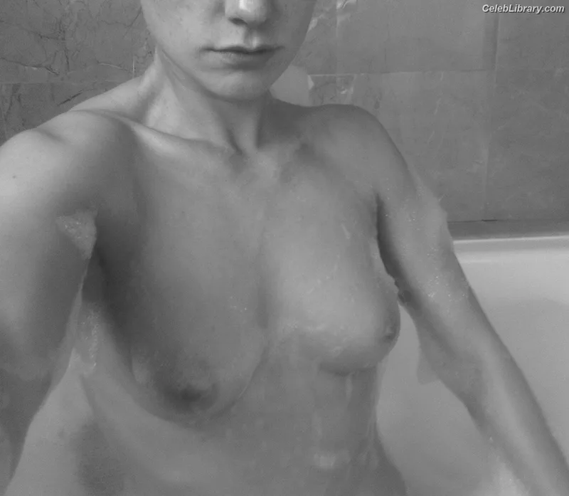Anna Paquin photo 6 of 15