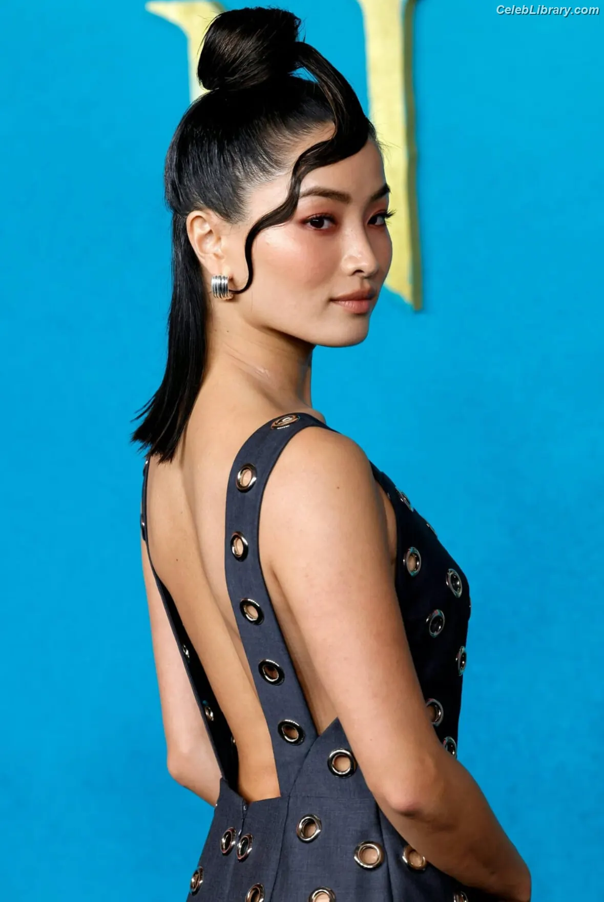 Anna Sawai photo 8 of 607