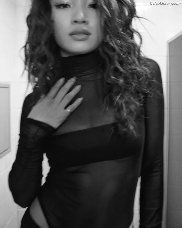 Anna Sawai photo 8 of 608