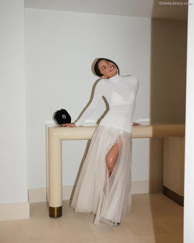 Anna Sawai photo 1 of 608