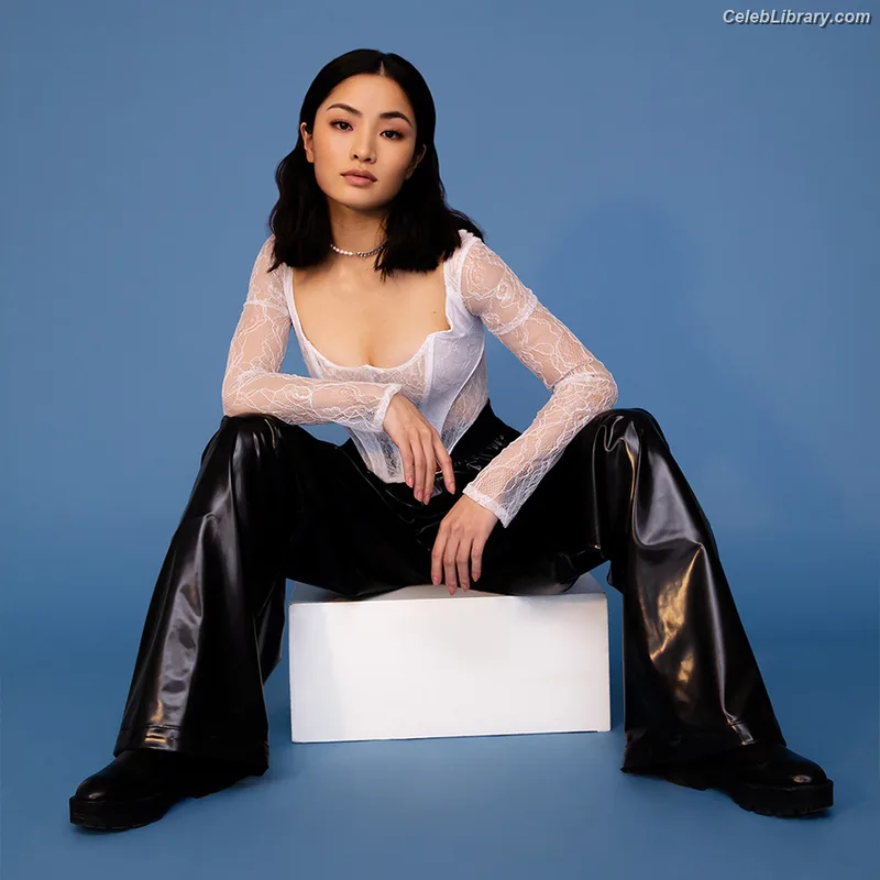 Anna Sawai photo 2 of 608