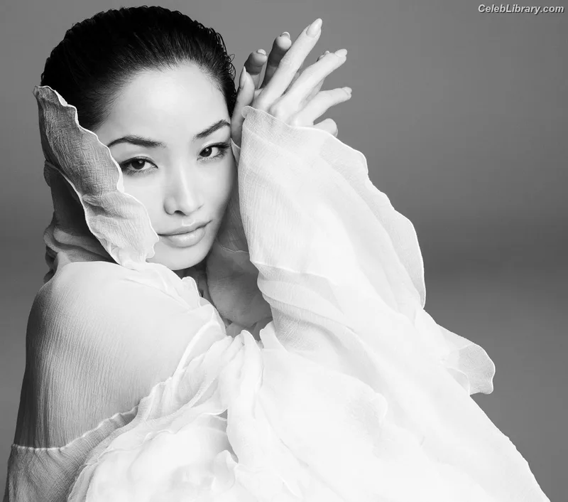 Anna Sawai photo 15 of 608