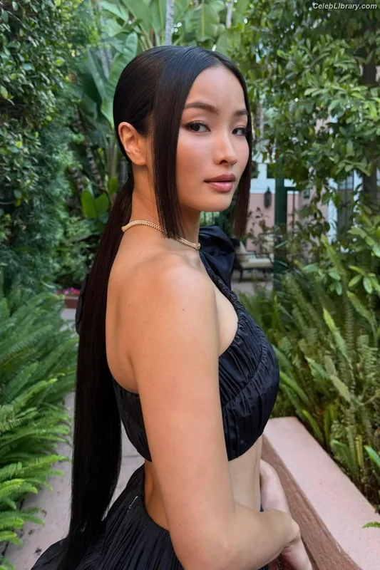 Anna Sawai photo 2 of 608