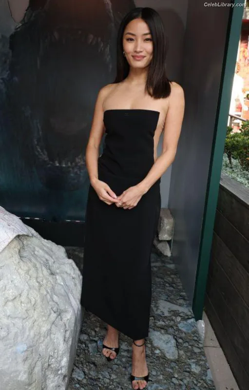 Anna Sawai photo 24 of 608