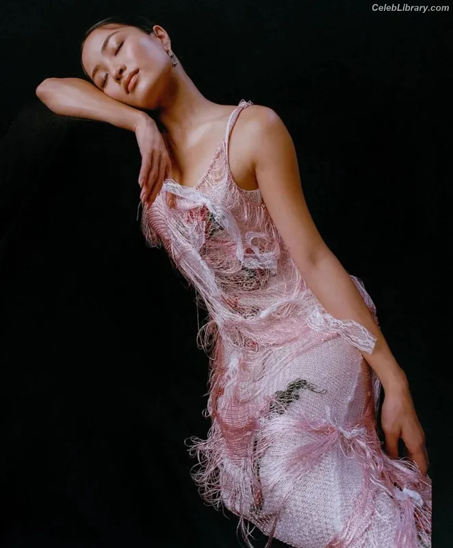 Anna Sawai photo 10 of 608