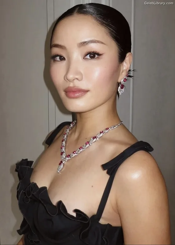 Anna Sawai photo 15 of 608