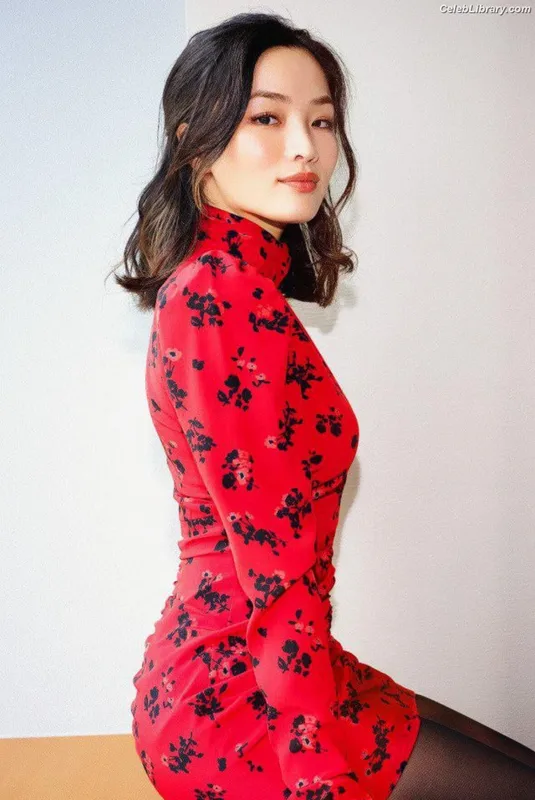 Anna Sawai photo 8 of 608