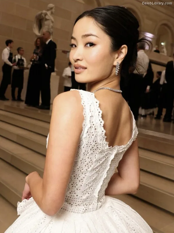 Anna Sawai photo 19 of 608