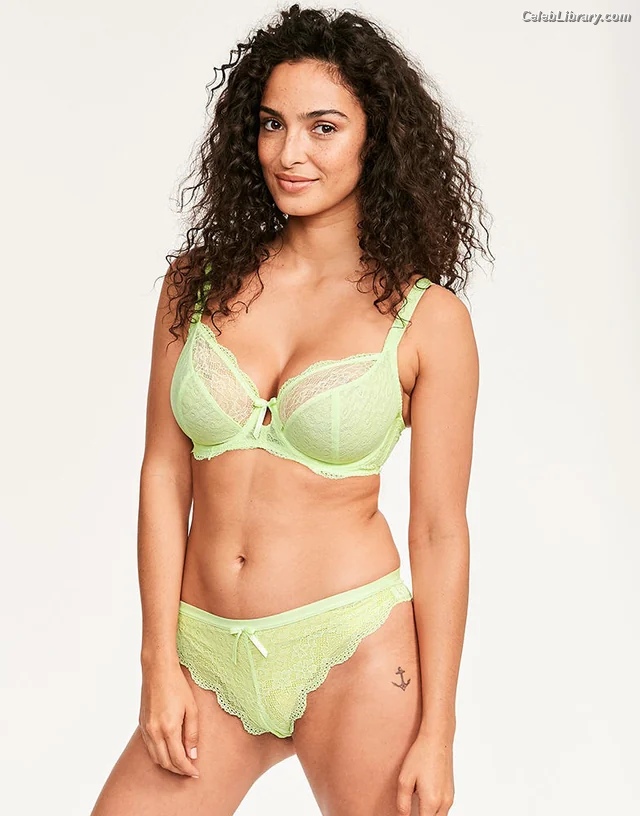 Anna Shaffer photo 19 of 24