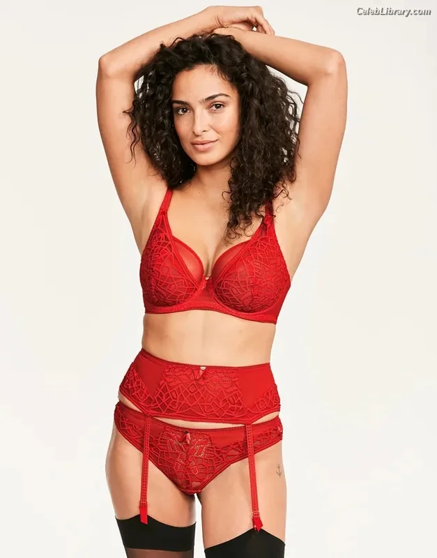 Anna Shaffer photo 6 of 24