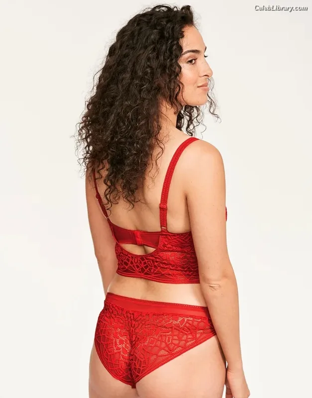 Anna Shaffer photo 11 of 24