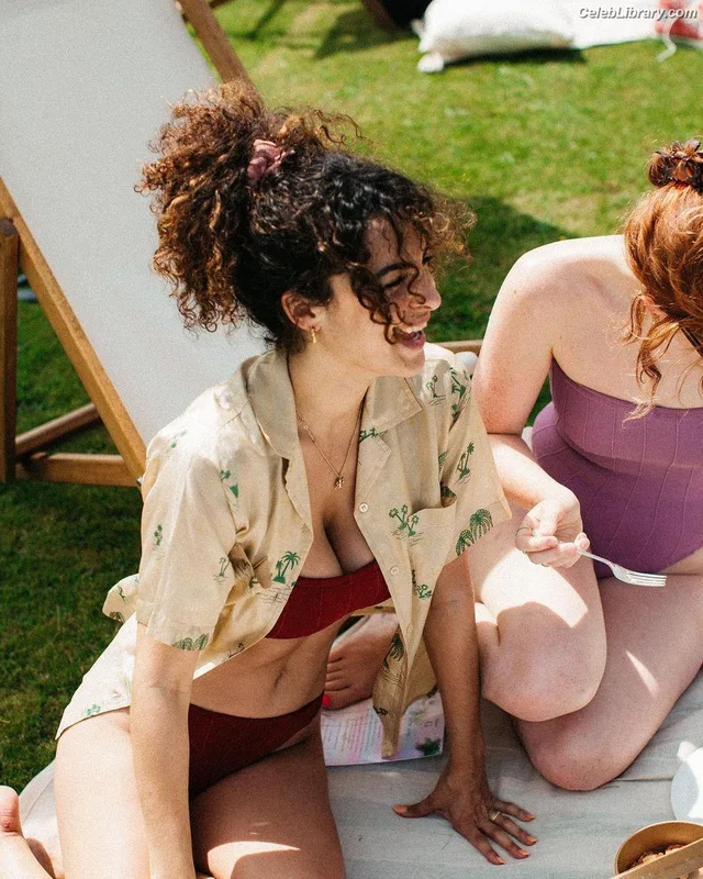Anna Shaffer photo 18 of 24