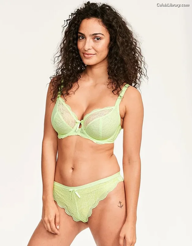 Anna Shaffer photo 19 of 24