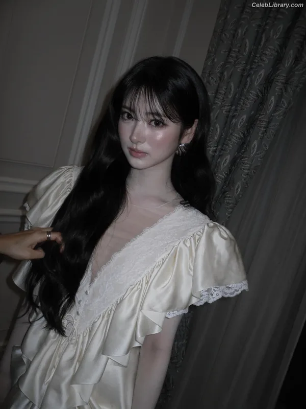 Anna (Tanaka Anna) MEOVV photo 14 of 103