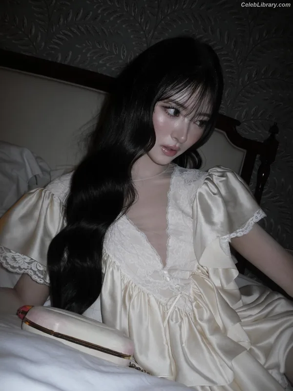 Anna (Tanaka Anna) MEOVV photo 3 of 103