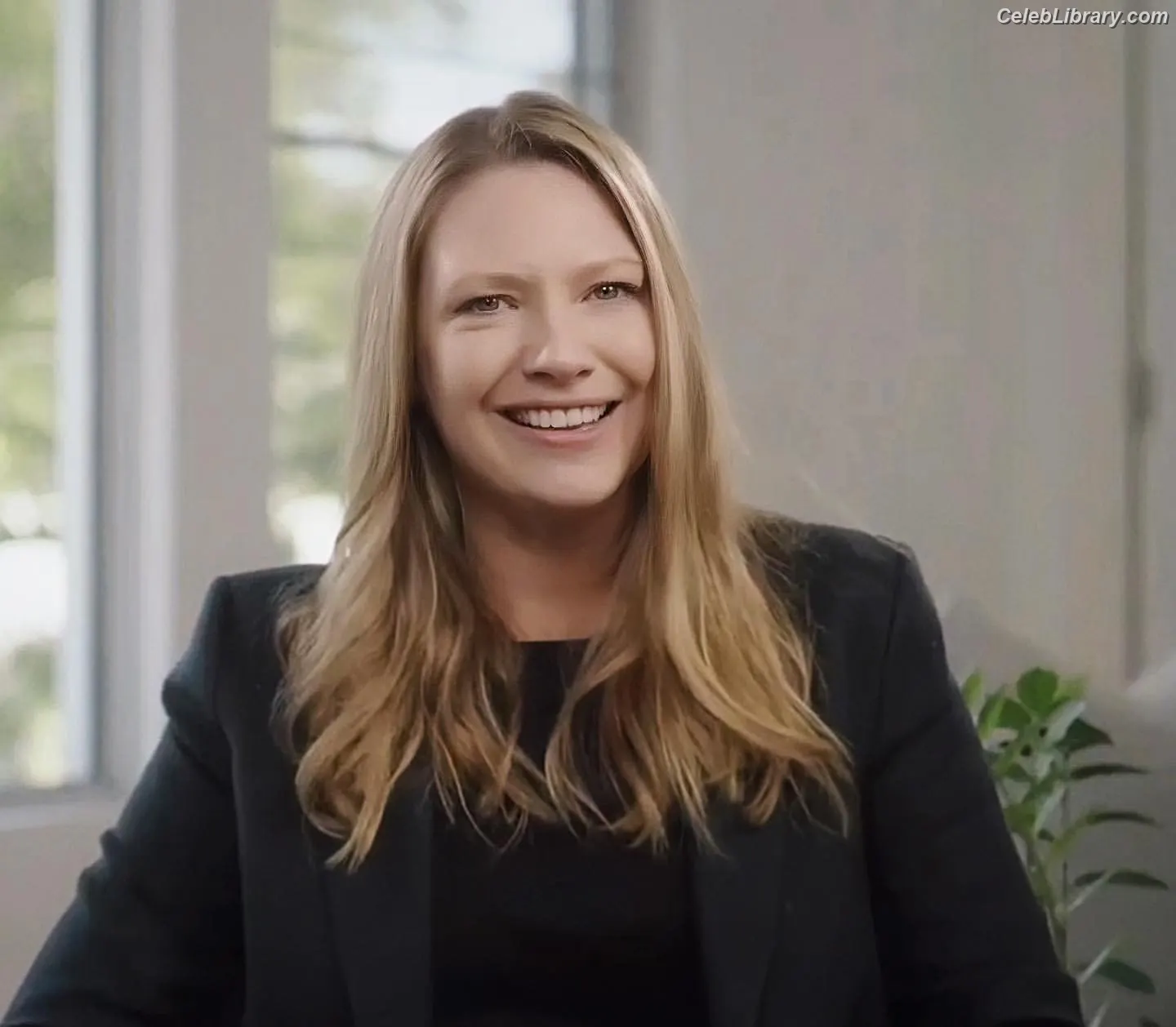Anna Torv photo 6 of 81