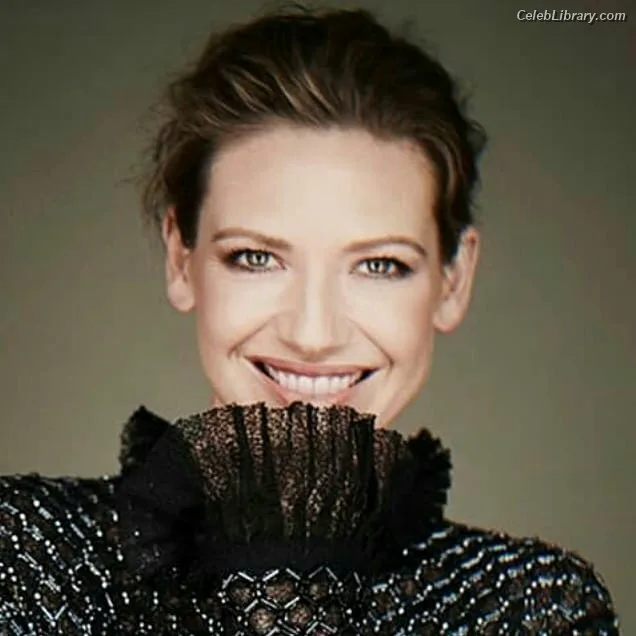 Anna Torv photo 2 of 82