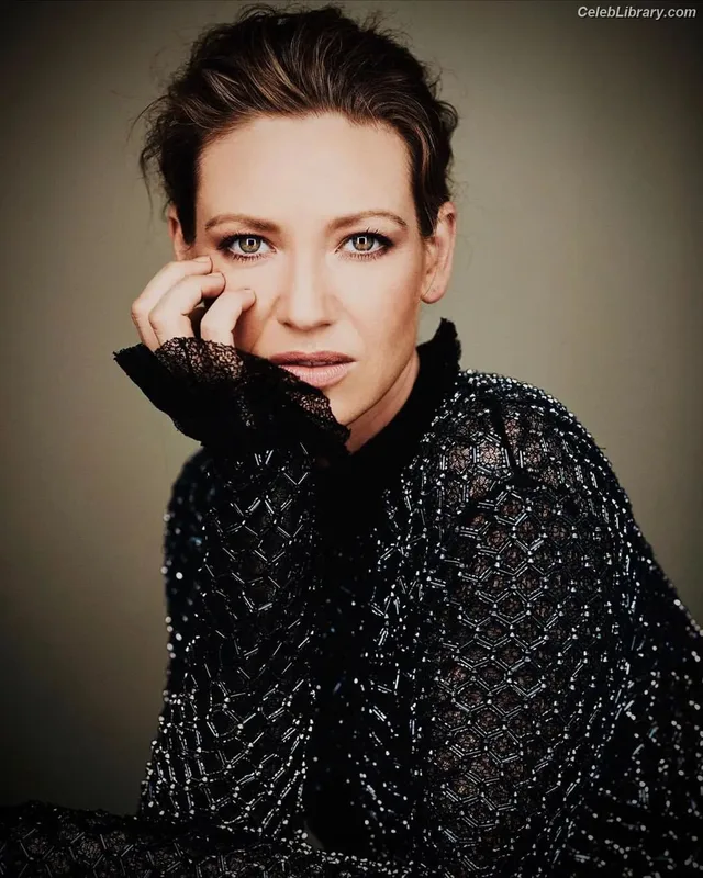 Anna Torv photo 4 of 82