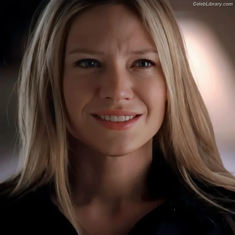 Anna Torv photo 1 of 82