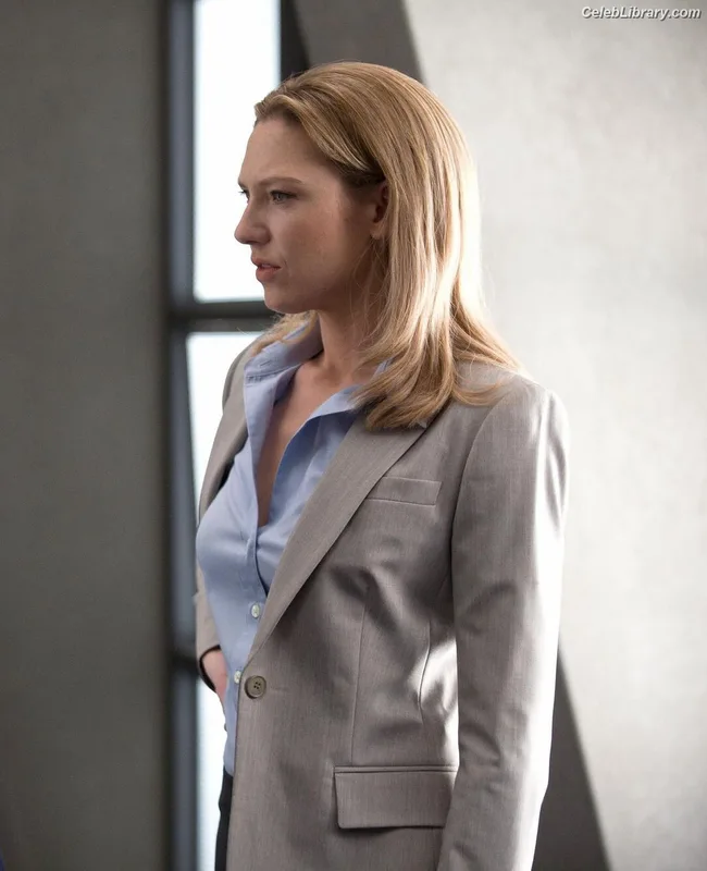 Anna Torv photo 12 of 82