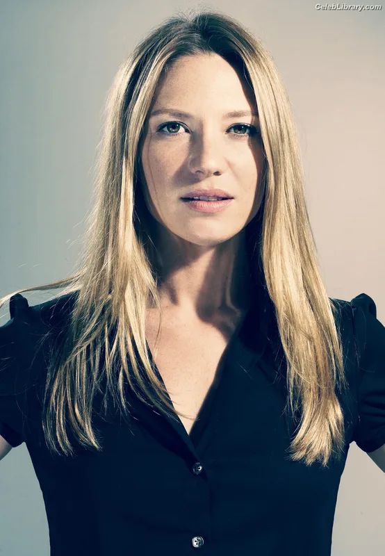 Anna Torv photo 15 of 82