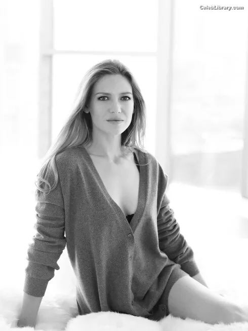Anna Torv photo 17 of 82