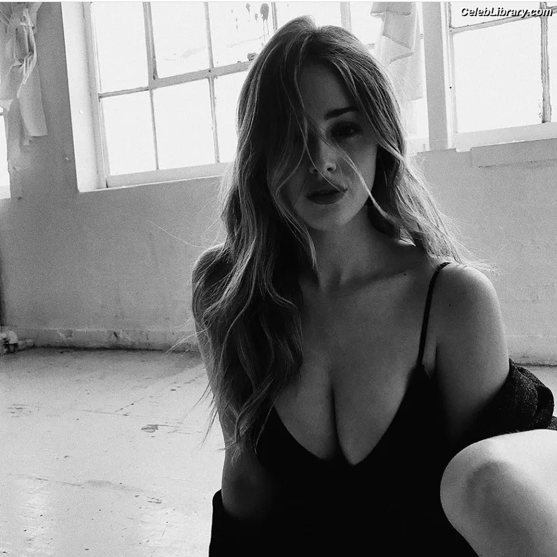 Anna Van Patten photo 4 of 9