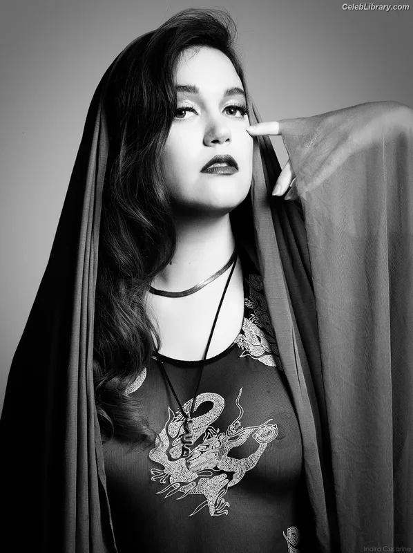 Anna Wise photo 6 of 12