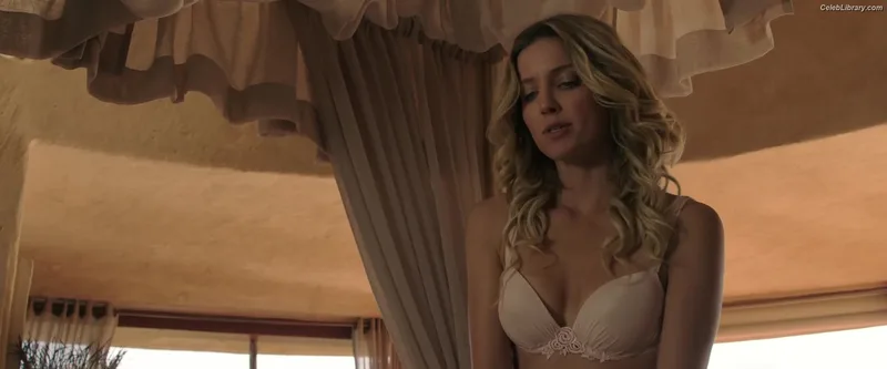 Annabelle Wallis photo 7 of 27