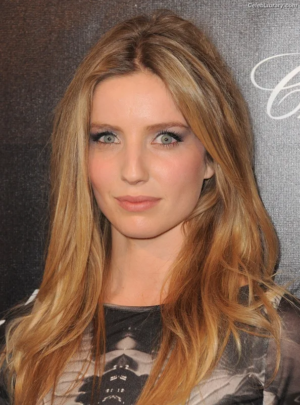 Annabelle Wallis photo 23 of 27
