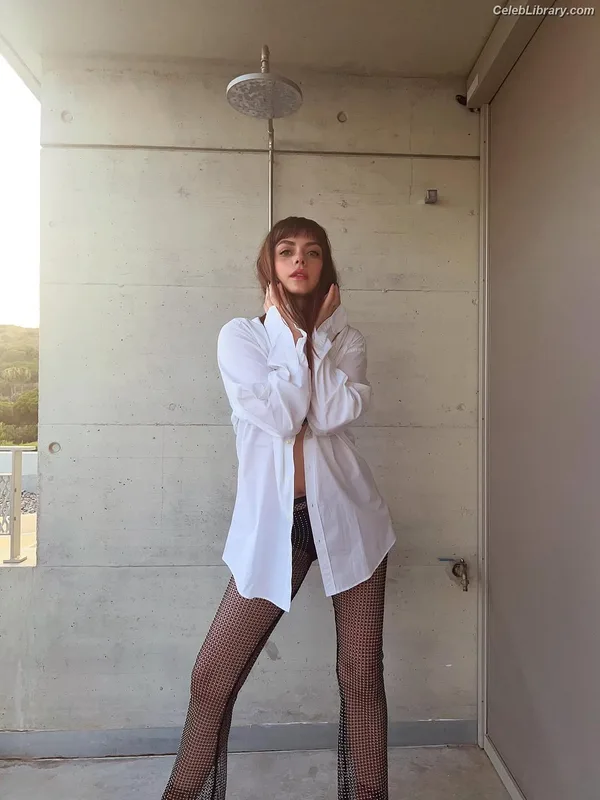 Annalisa Scarrone photo 18 of 76
