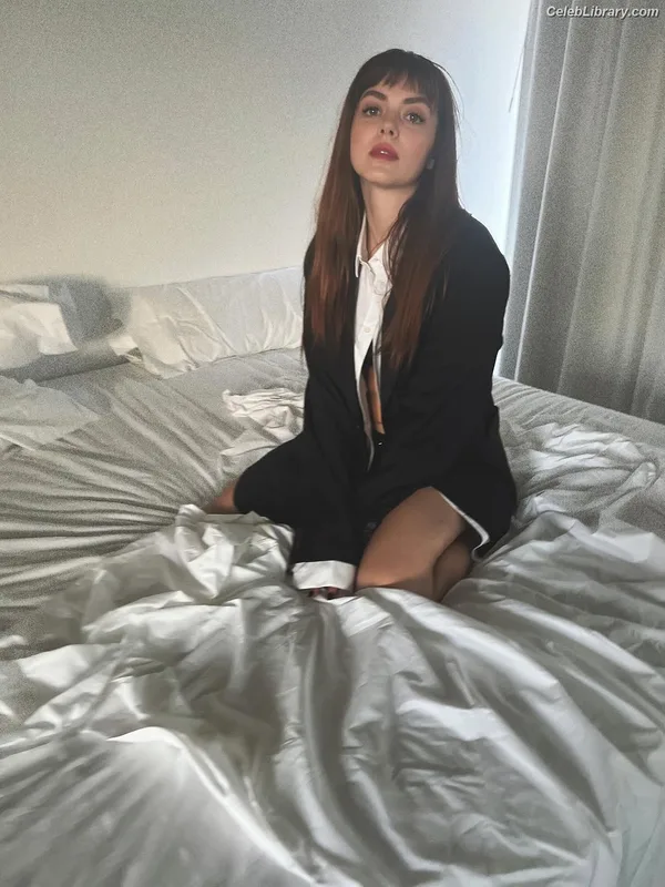 Annalisa Scarrone photo 19 of 76