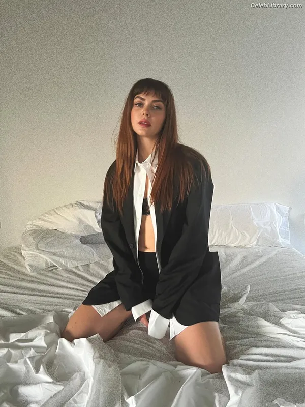 Annalisa Scarrone photo 21 of 76