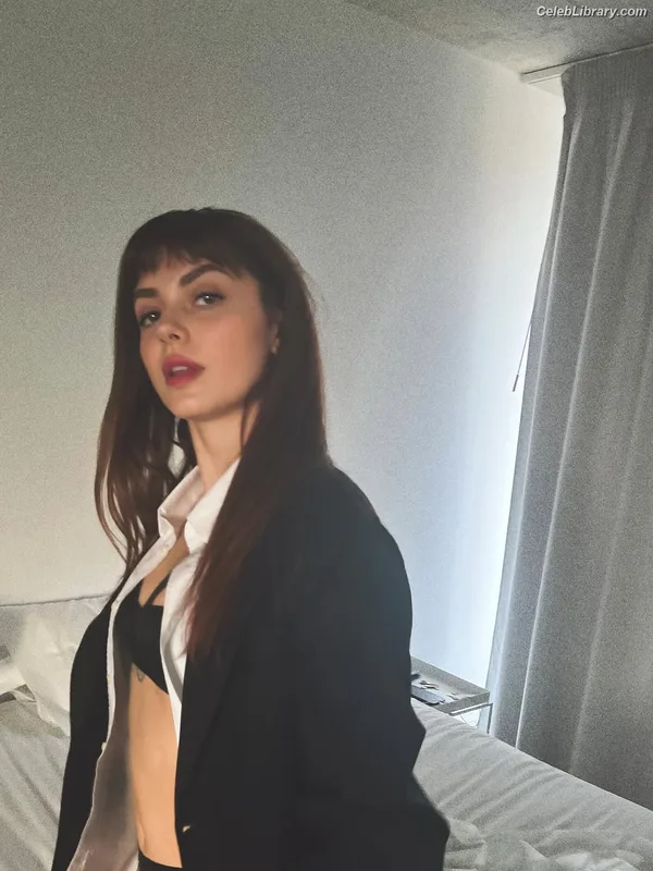 Annalisa Scarrone photo 23 of 76