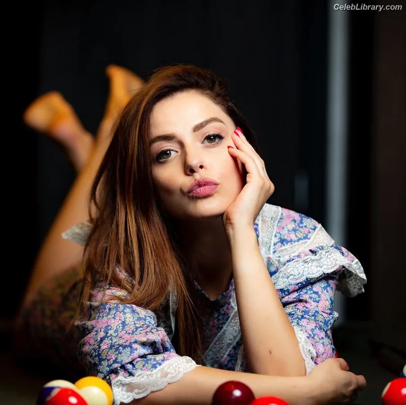 Annalisa Scarrone photo 14 of 76