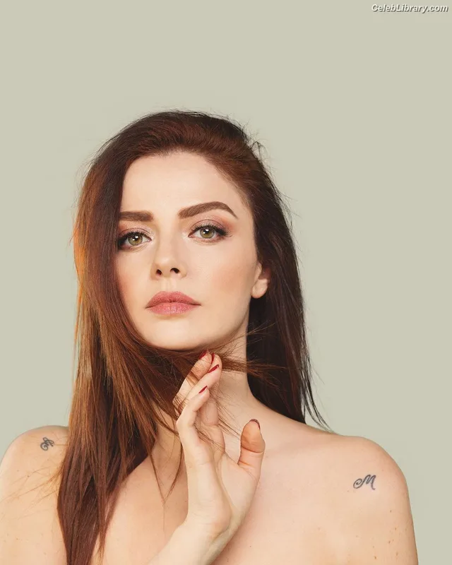 Annalisa Scarrone photo 15 of 76