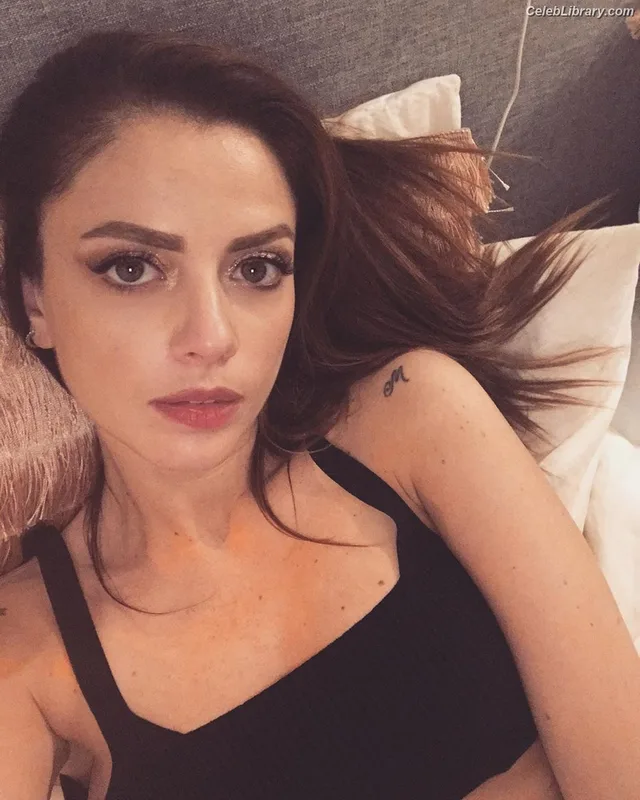 Annalisa Scarrone photo 18 of 76