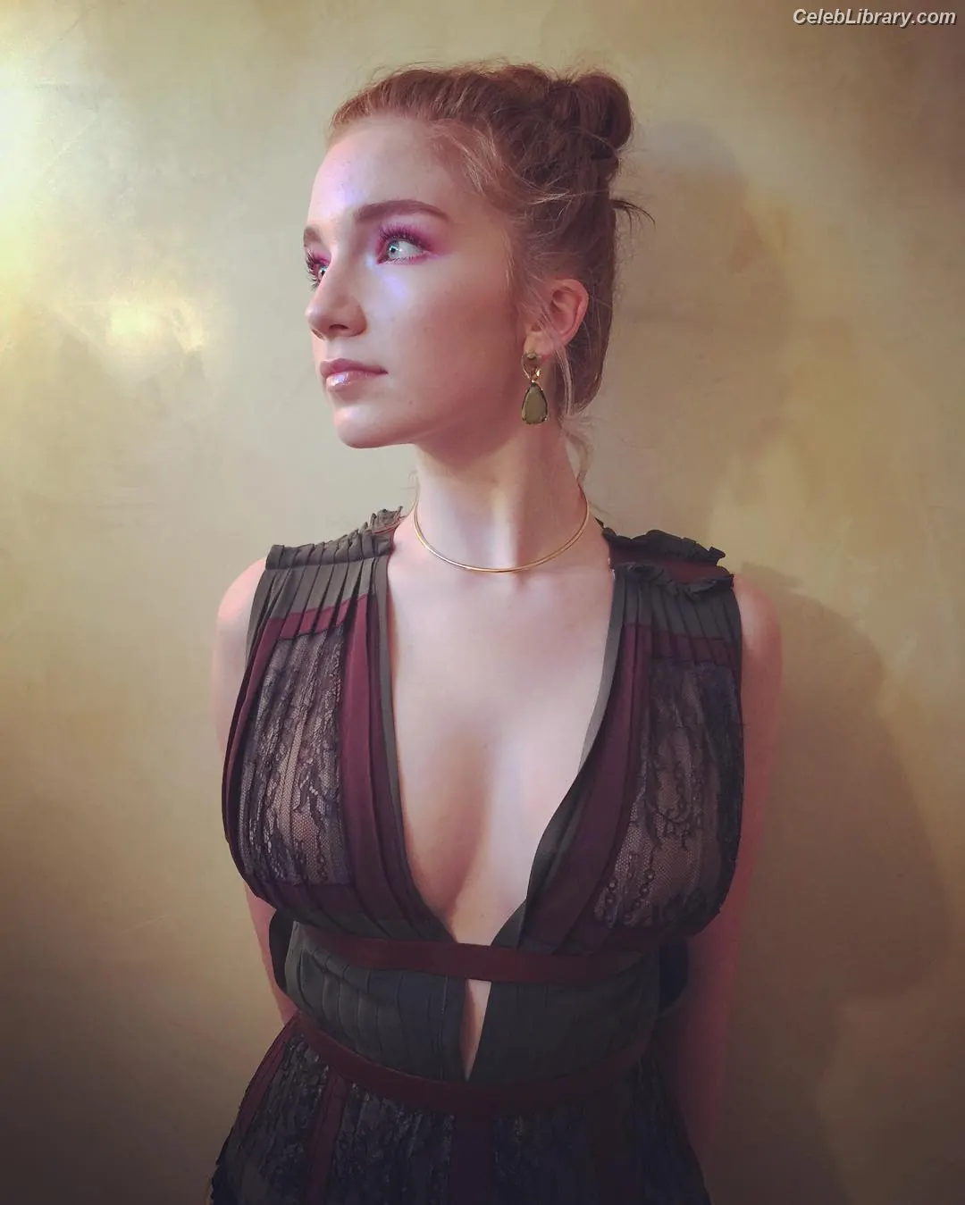 Annalise Basso photo 2 of 8